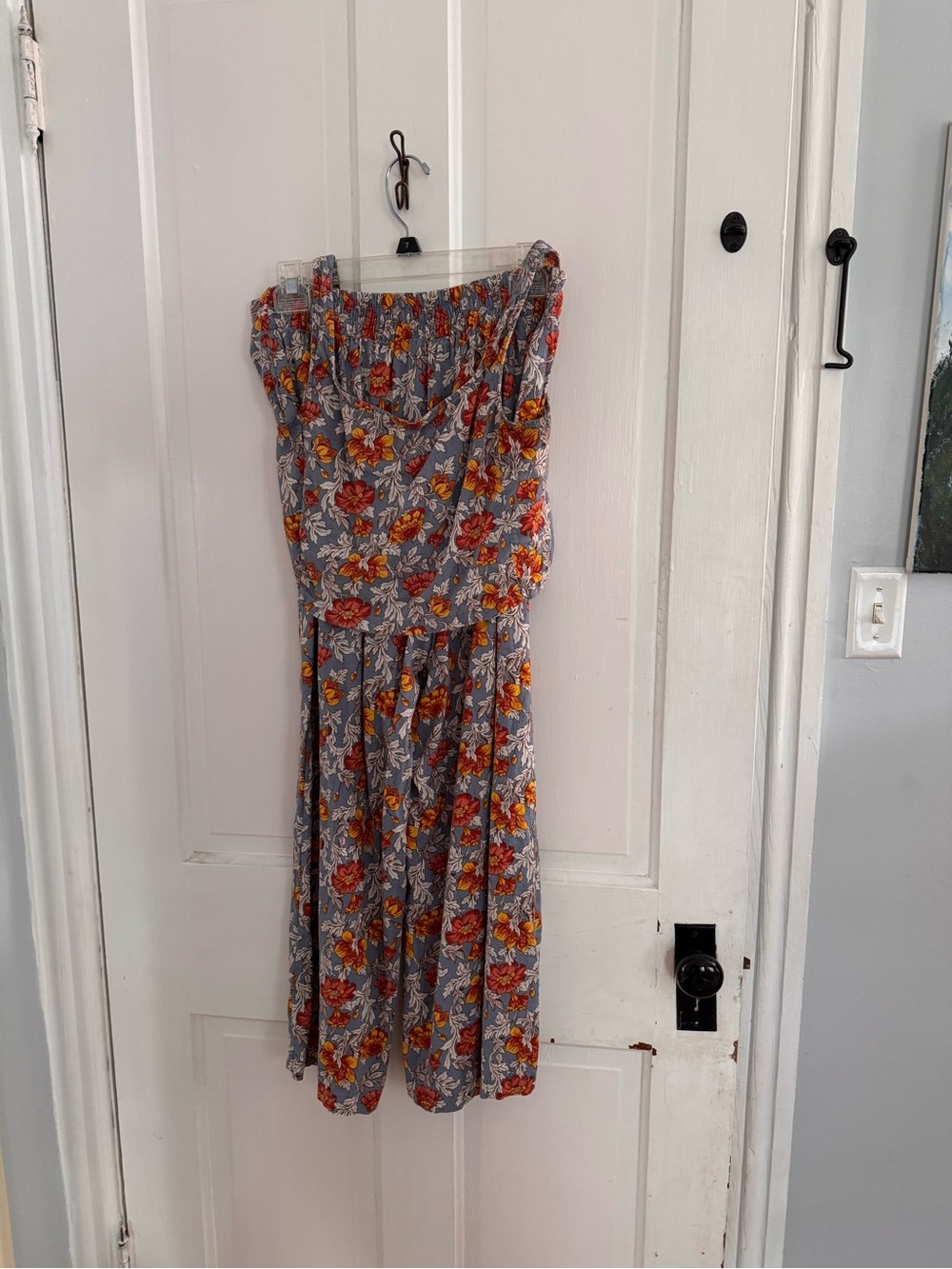 Floral Summer Top and Pants Set in Gray-Blue with Red & Yellow Flowers